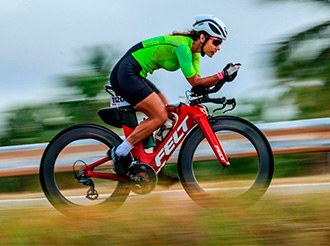 Do medo à conquista: A jornada da professora Letícia Ribes no Triathlon