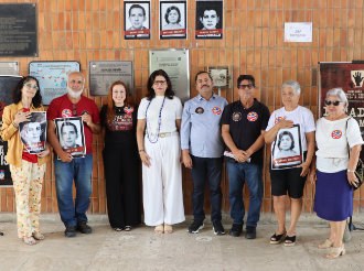 Comissão da Memória descerra placa em homenagem aos estudantes da Ufal