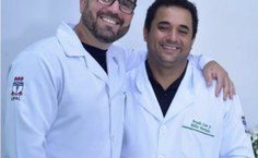 Coordenador do curso, Danillo Pimentel, com o médico veterinário Arnaldo Cesar Gomes