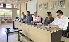 Da dir. para esq. - Professores João Vicente (Fapeal), Iraildes Assunção (Ufal), Reitor Tonholo (Ufal), Fábio Guedes (Fapeal), e Walter Matias (Ufal).